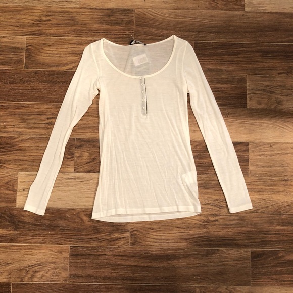 🆕w/tags Siste’s Cream Long Sleeve Tee w/ Buttons - Picture 1 of 2